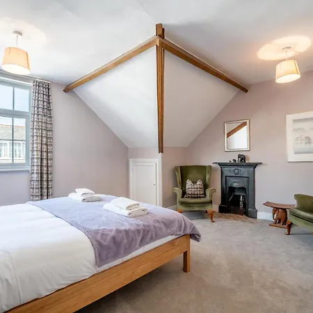 28 Queen Anne's Road