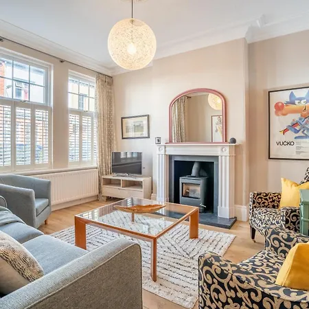 28 Queen Anne's Road Йорк