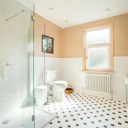 28 Queen Anne's Road Holiday home