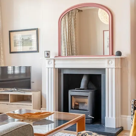 28 Queen Anne's Road