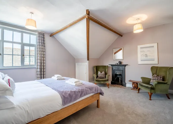 28 Queen Anne's Road