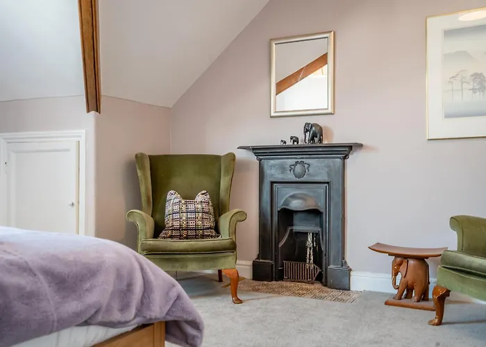 28 Queen Anne's Road * York